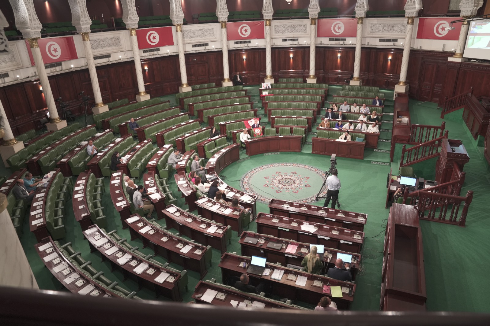 يهم المؤسسات التي تعاني من صعوبات اقتصادية..   قرض لتمويل المشاريع الصغرى والمتوسطة